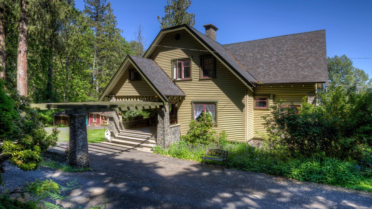 Duncan Bed & Breakfast | McLay Heritage Guest House c1895