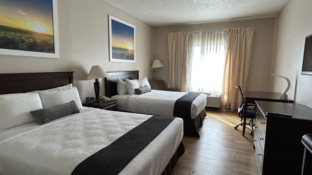 McPherson Hotel | McPherson Inn By OYO