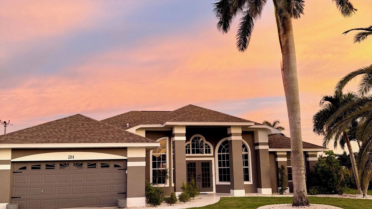 Pelican House | McShandy's 4B2B modern home with heated pool and gulf access