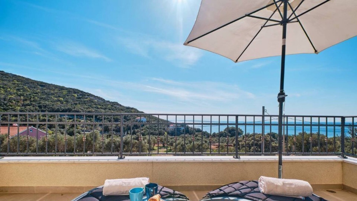 Miholascica Villa | MEACres Sea - seaview pool villa 150 meters from beach