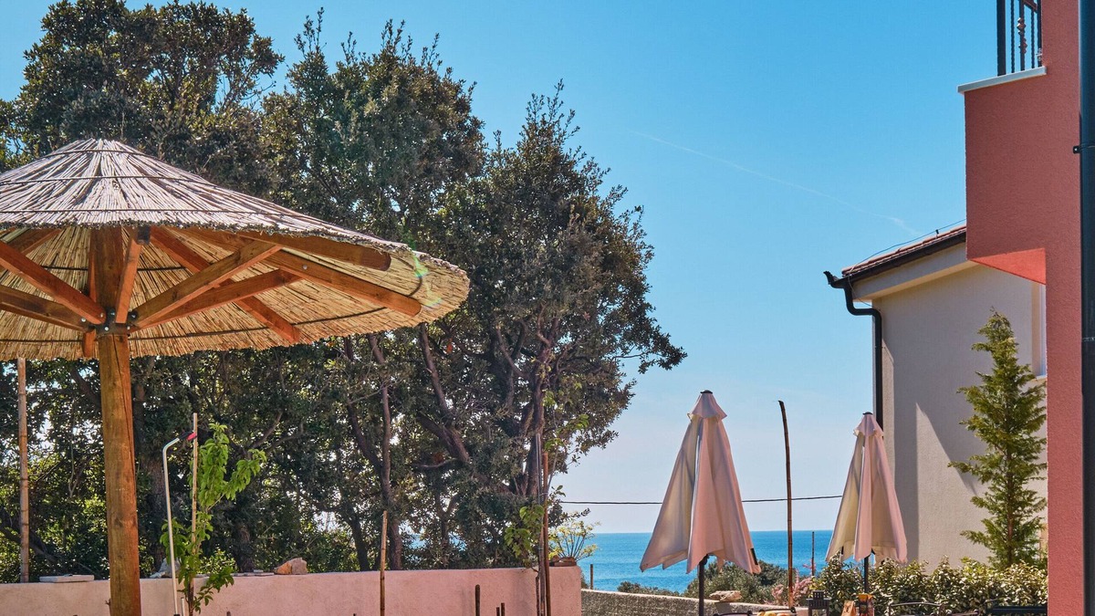 Miholascica Villa | MEACres Sun -secluded pool villa 150 meters from beach
