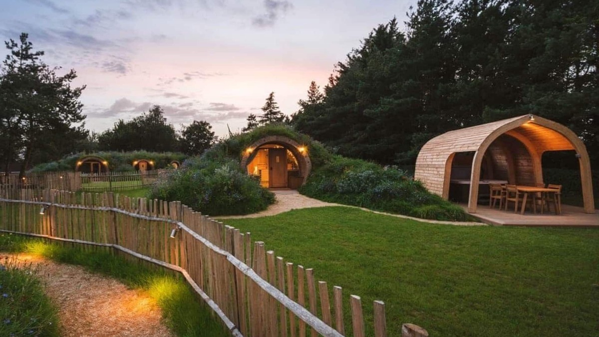 Radstock Cottage | Meadow and Nest Burrow