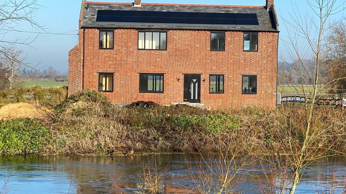 New Forest District House | Meadow Cottage, Luxury Eco House, on River Island, sleeping 8
