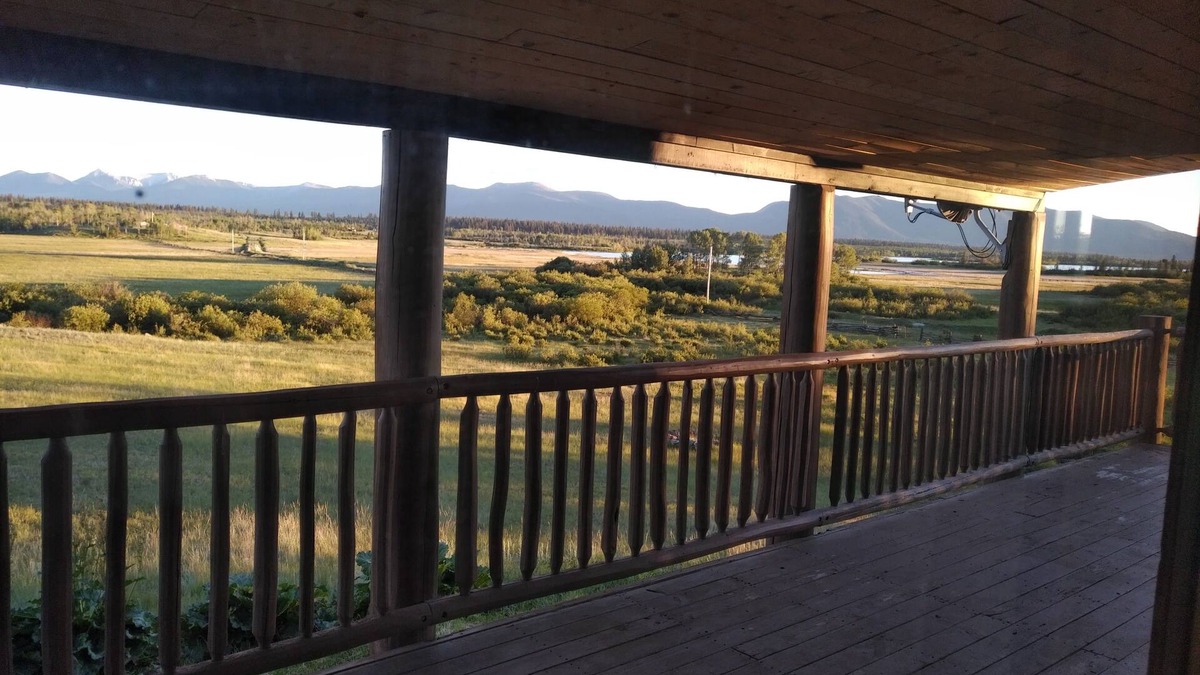 Clinton House | Meadow Lake Guest Ranch - Osprey Suite - Lakeview House