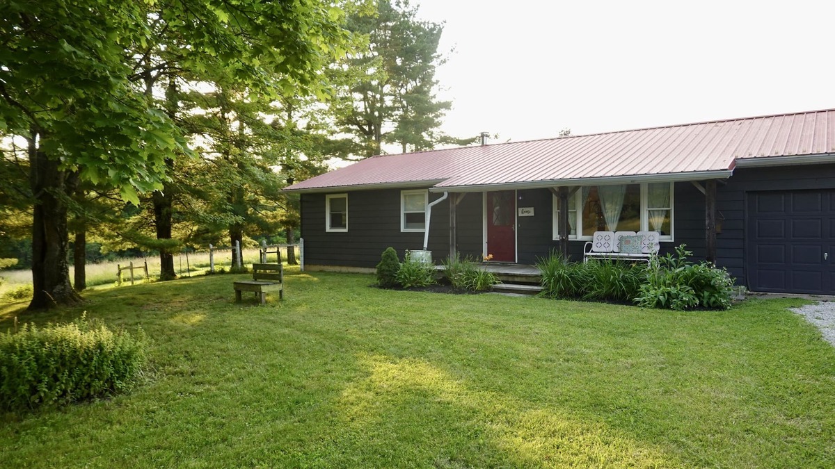 Logan Cottage | Meadow Lane In Hocking Hills