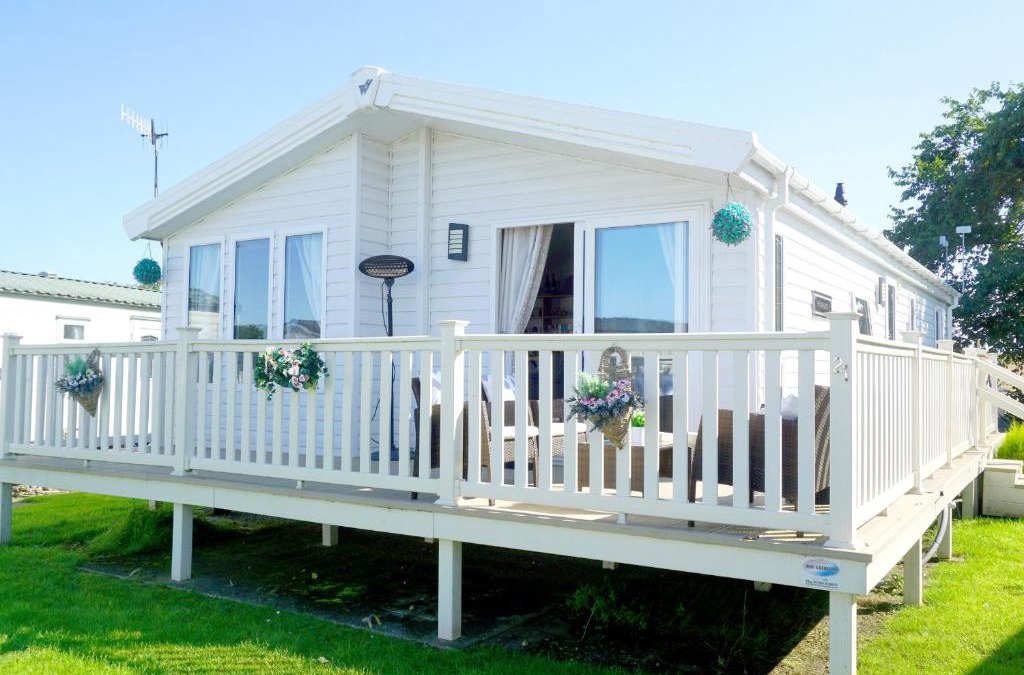 Cayton Bay House | Meadow Lodge