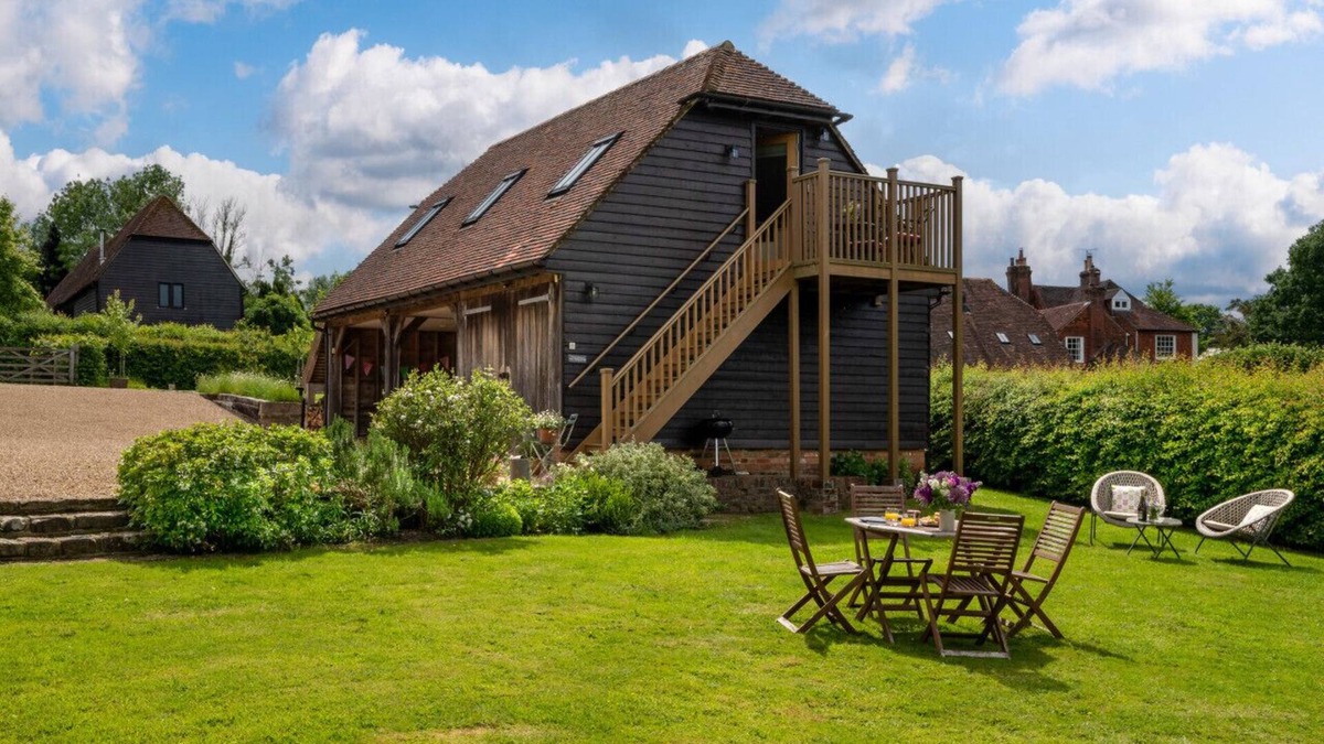 Langton Green Apartment | Meadow Loft - One Bedroom Apartment, Sleeps 2