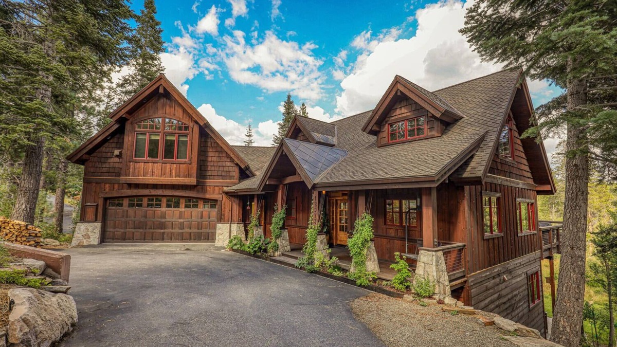 Truckee House | Meadow Magic: Tranquil 4BR+ Retreat Backing onto Open Space!
