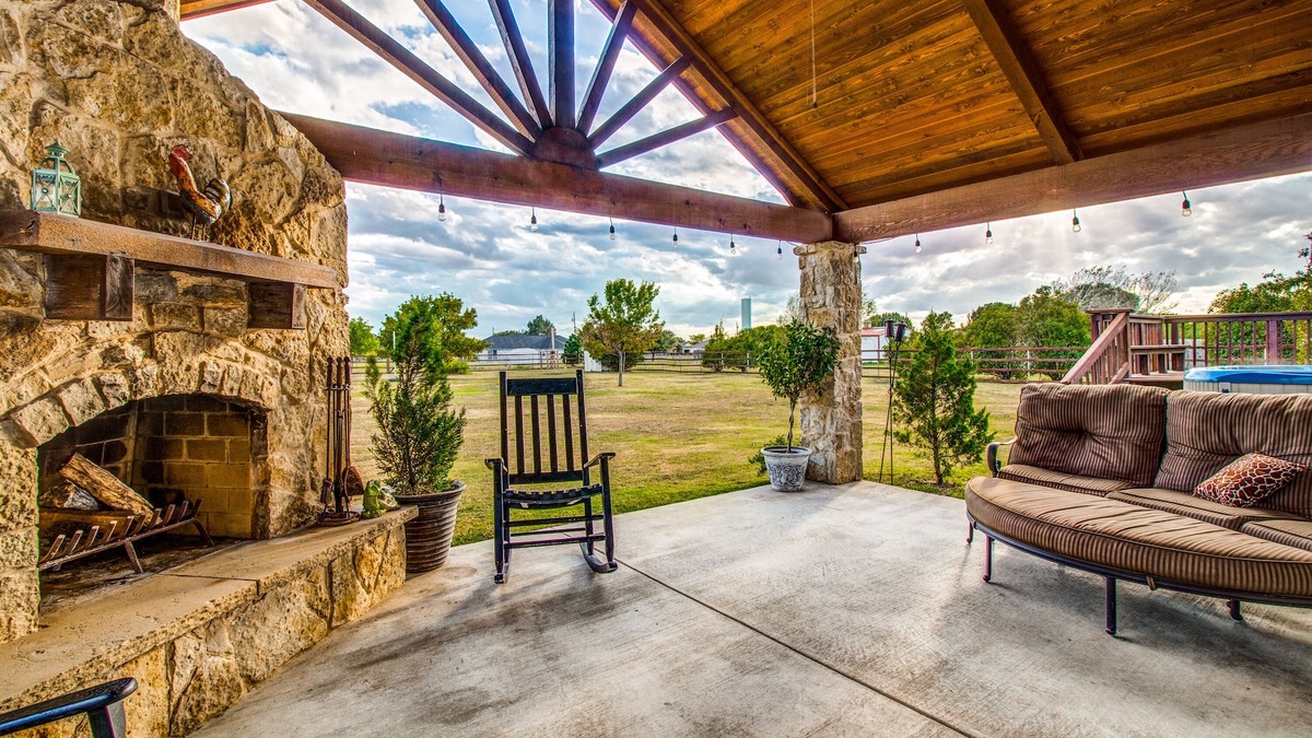 McKinney House | Meadow Retreat- Country feel with city conveniences