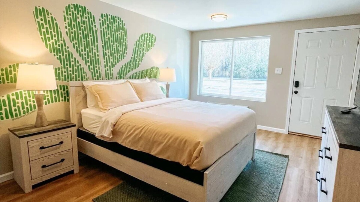 Townsend Apartment | Meadow Room at The Trailblazer Unit 8