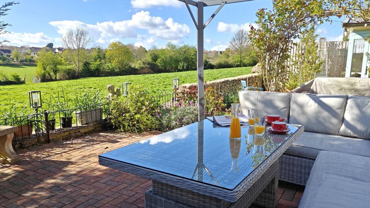 Chalford House | Meadow View - Cotswolds