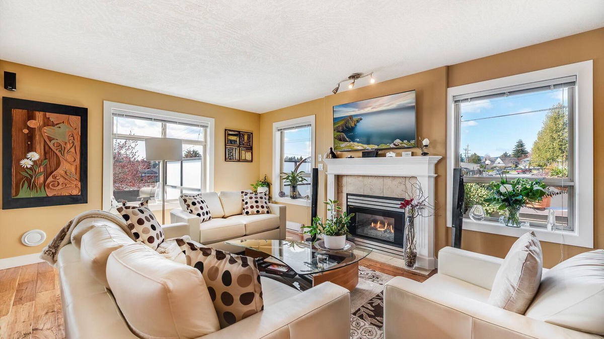 Saanichton Condo | Meadowlands Luxury home-AC & car-Perfect long term to see if it is the right fit