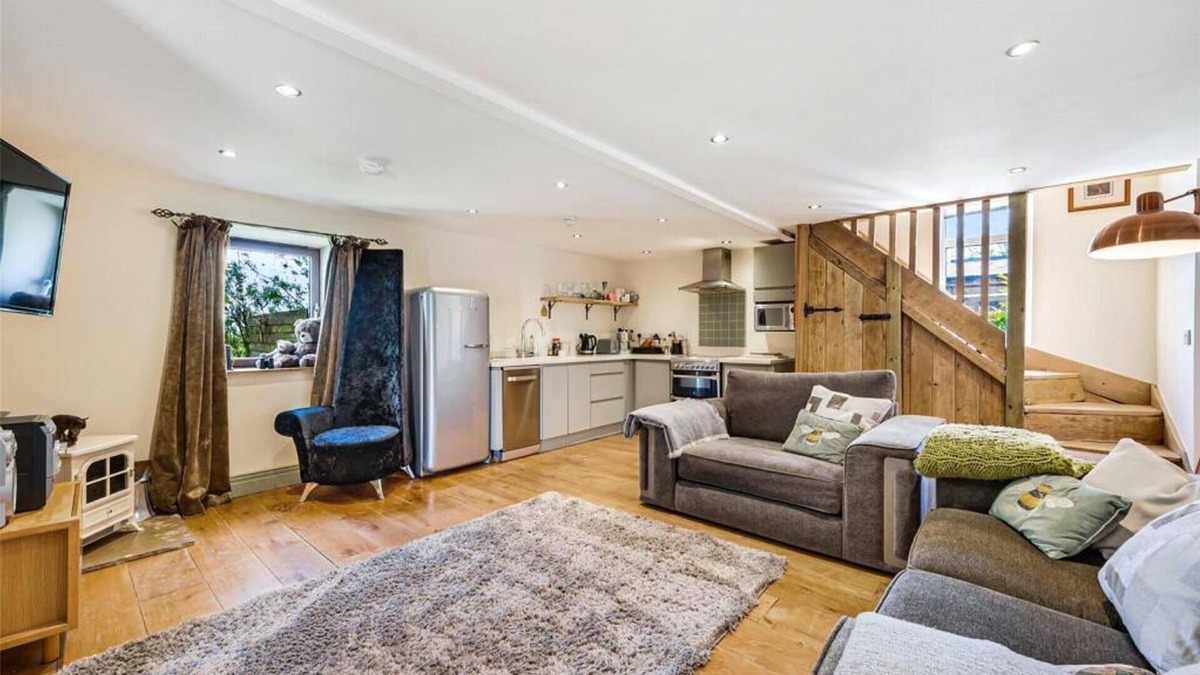 Otley Cottage | Meagill Cottage, Sleeps 4 With Hot Tub & Parking
