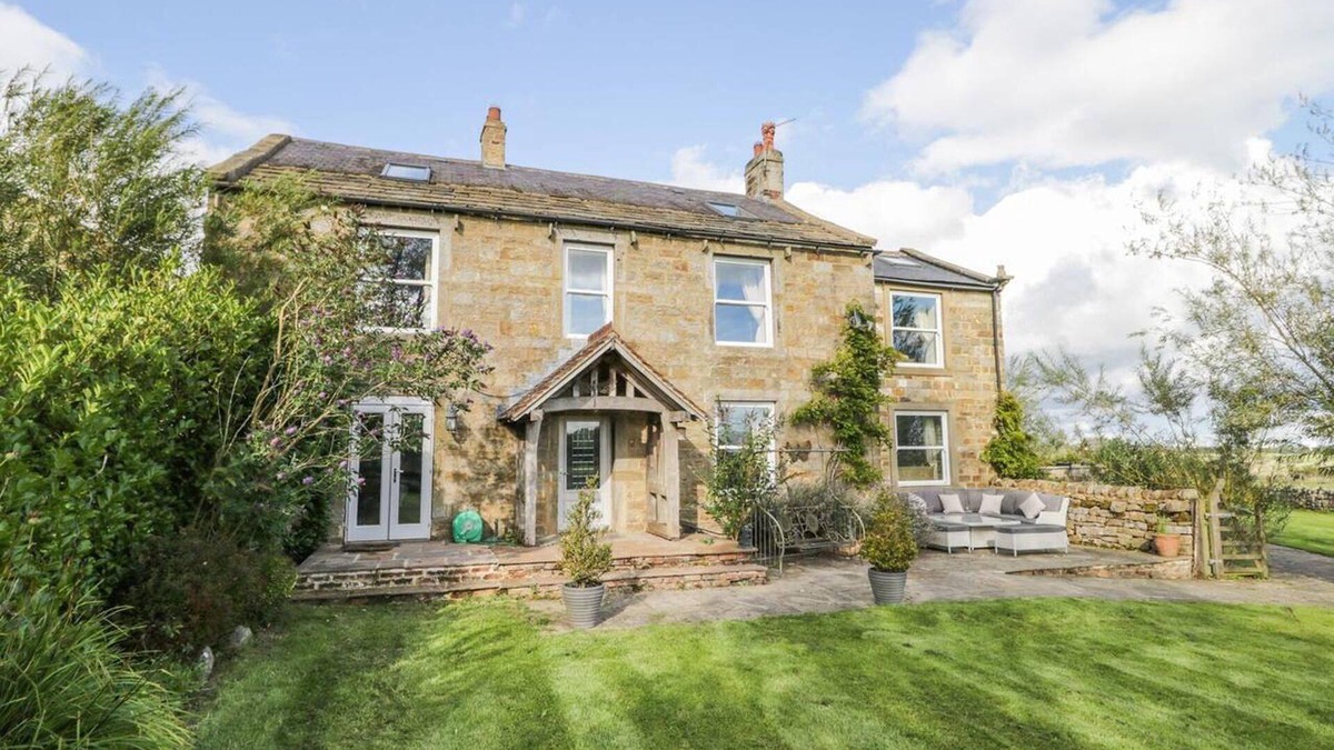 Otley House | Meagill Farmhouse, hot Tub, bbq hut