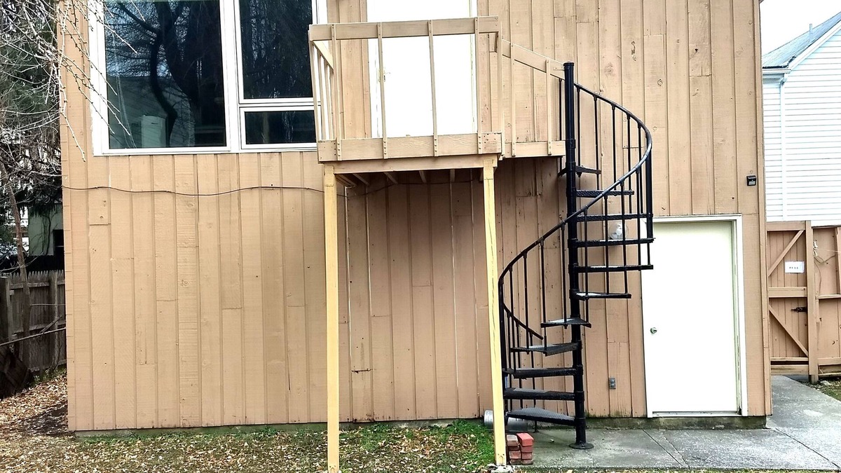 Mechanicsburg Apartment | Mechanicsburg Tarzan Hut: Private Comfortable Air Cave For 1-2 Travelers