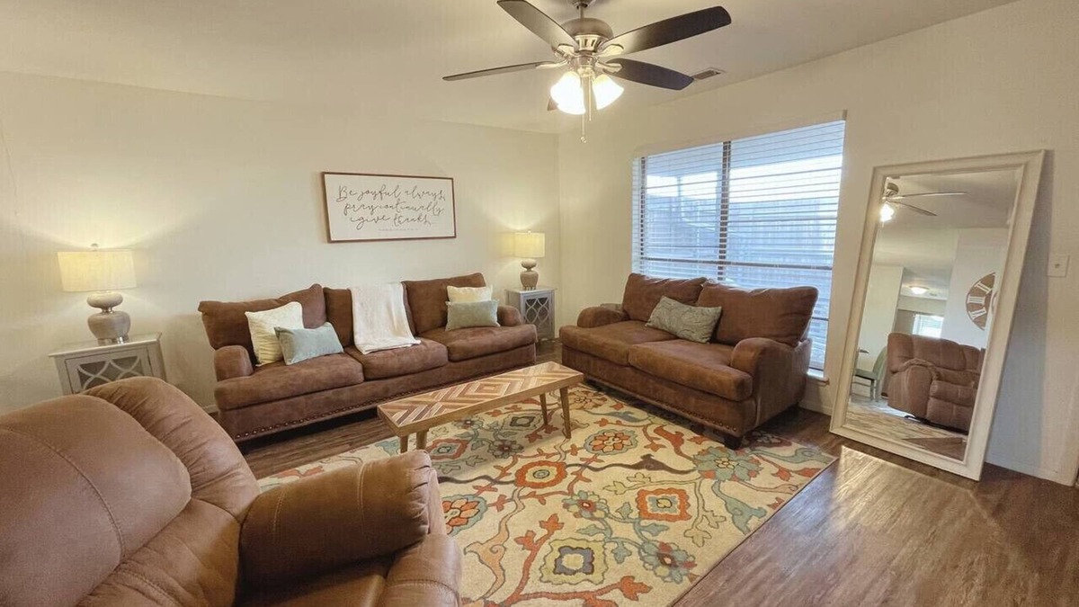 Amarillo Villa | Medi-Park Retreat - Cheerful 2 BD near Hospitals!