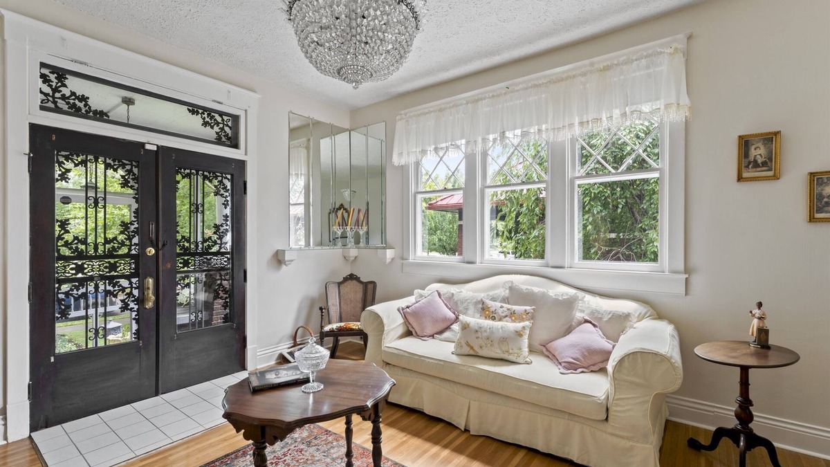 Wyandotte Apartment | Medical Professionals’ Retreat: Charming Old Louisville Home with Unique Flair