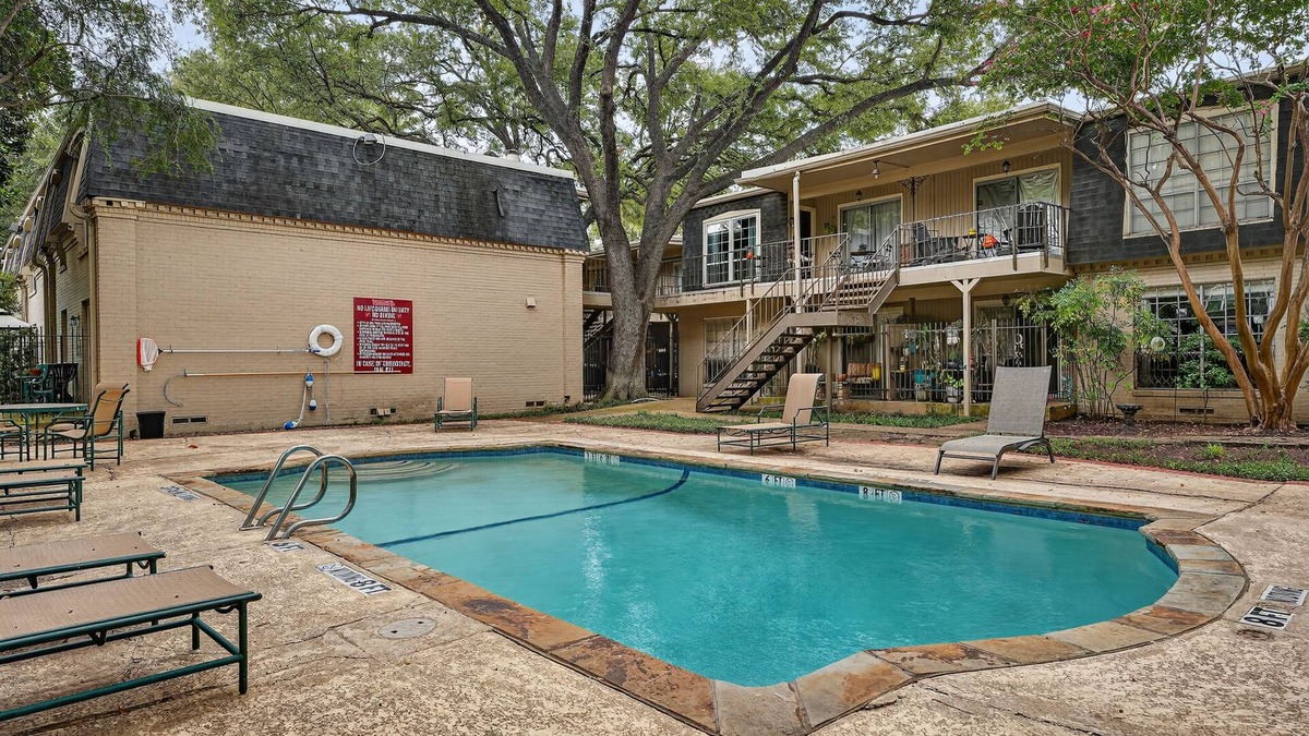 Dallas Apartment | Medical Traveler’s Retreat with Pool Mins to Hospitals, Airport, Uptown