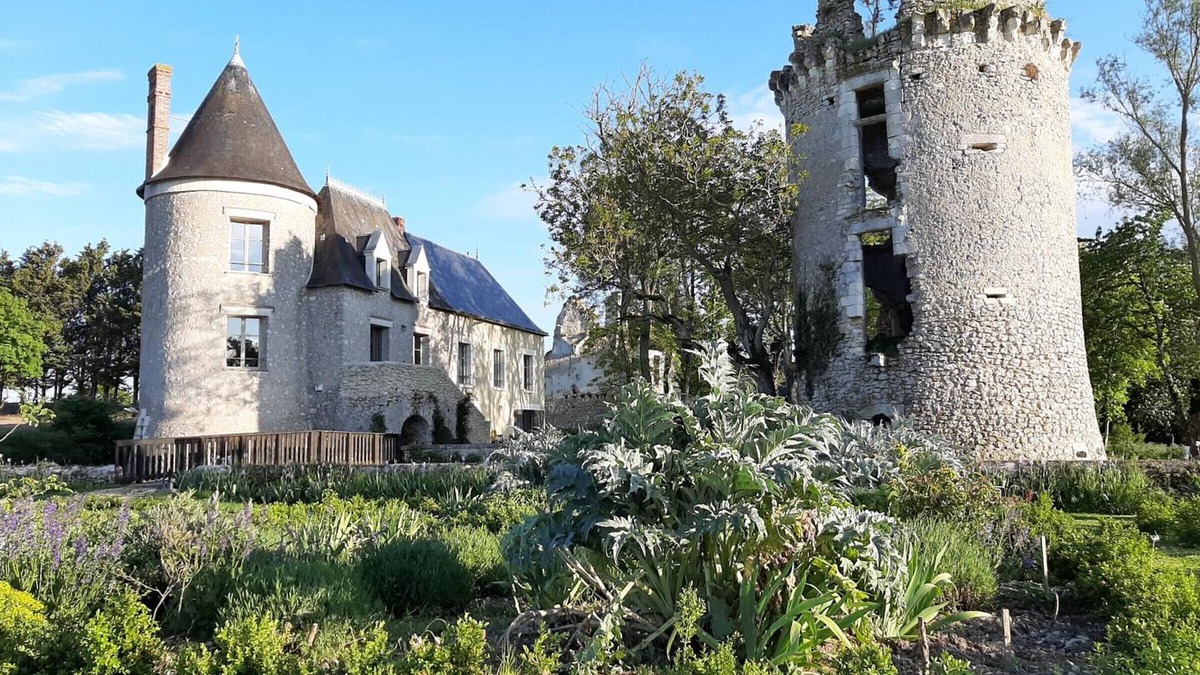 Saint-Bauld Cottage | Medieval castle with private pool and garden, pets allowed
