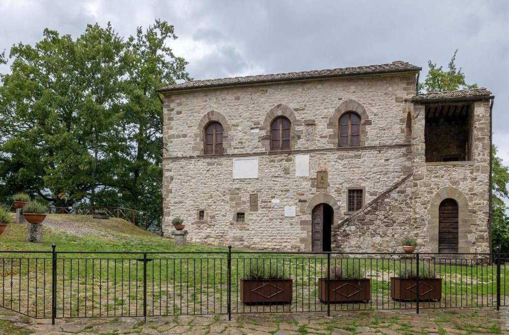 Caprese Michelangelo House | Medieval Farmhouse in Caprese Michelangelo with Terrace
