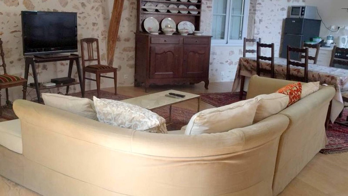 Herisson Apartment | Medieval House in Hérisson with Garden