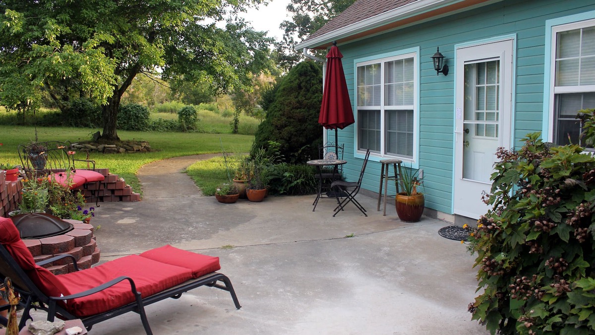 Eureka Springs Apartment | Meditation Sanctuary, vegan community, 22 acres, nature, walking trail, hot tub.