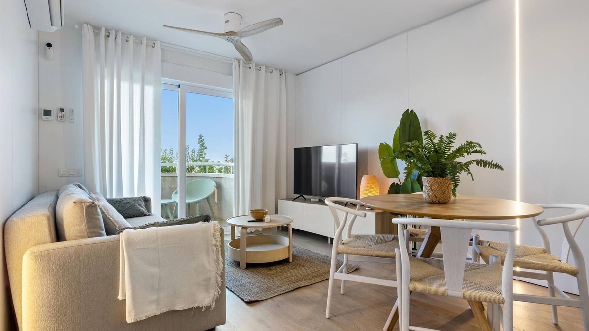 La Pineda Apartment | Mediterranean apartment 400m La Pineda beach