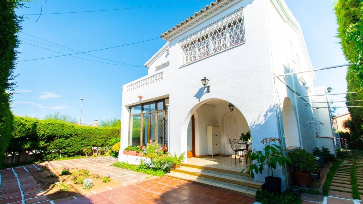 Alella House | Mediterranean heaven with sea views