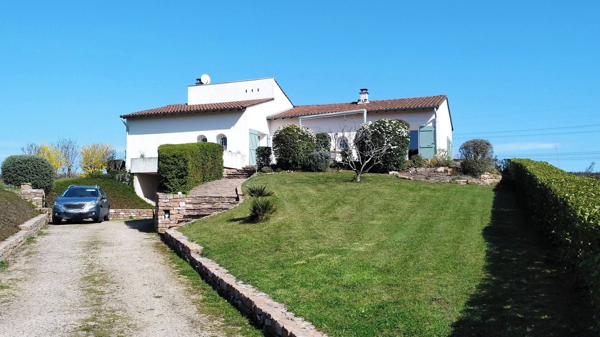 La Chapelle-de-Guinchay House | Mediterranean in Beaujolais
