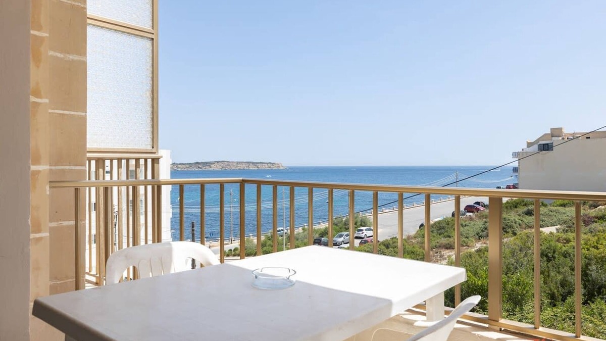 Għadira Apartment | Mediterranean Living Right by the Beach