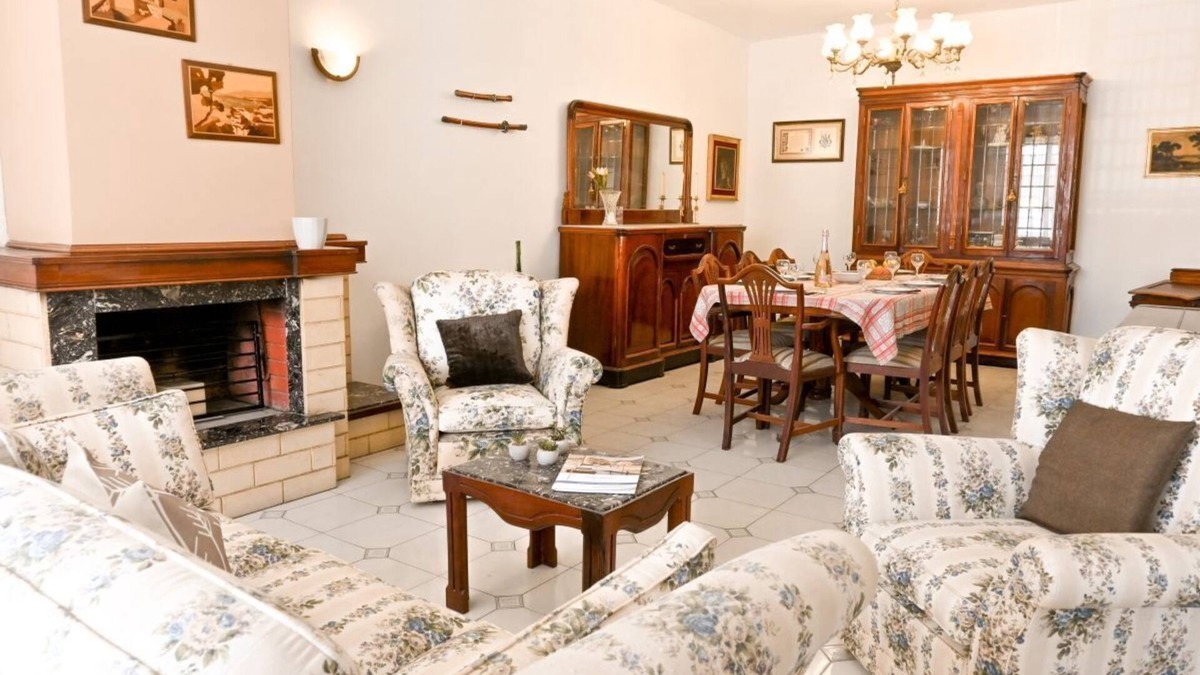 Qawra Villa | Mediterranean Villa Fabulous 5-bedroom villa in St. Paul's Bay Malta