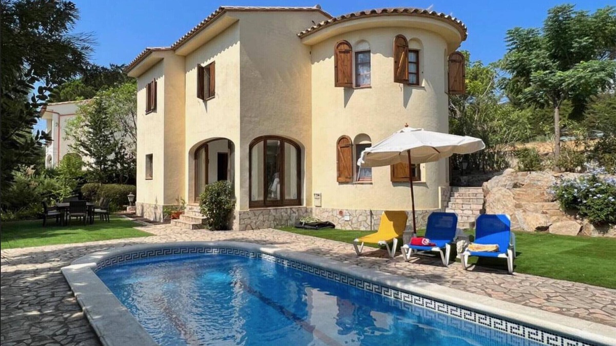 Calonge House | Mediterranean Villa in Costa Brava with Pool, Garden, and Close to Beach