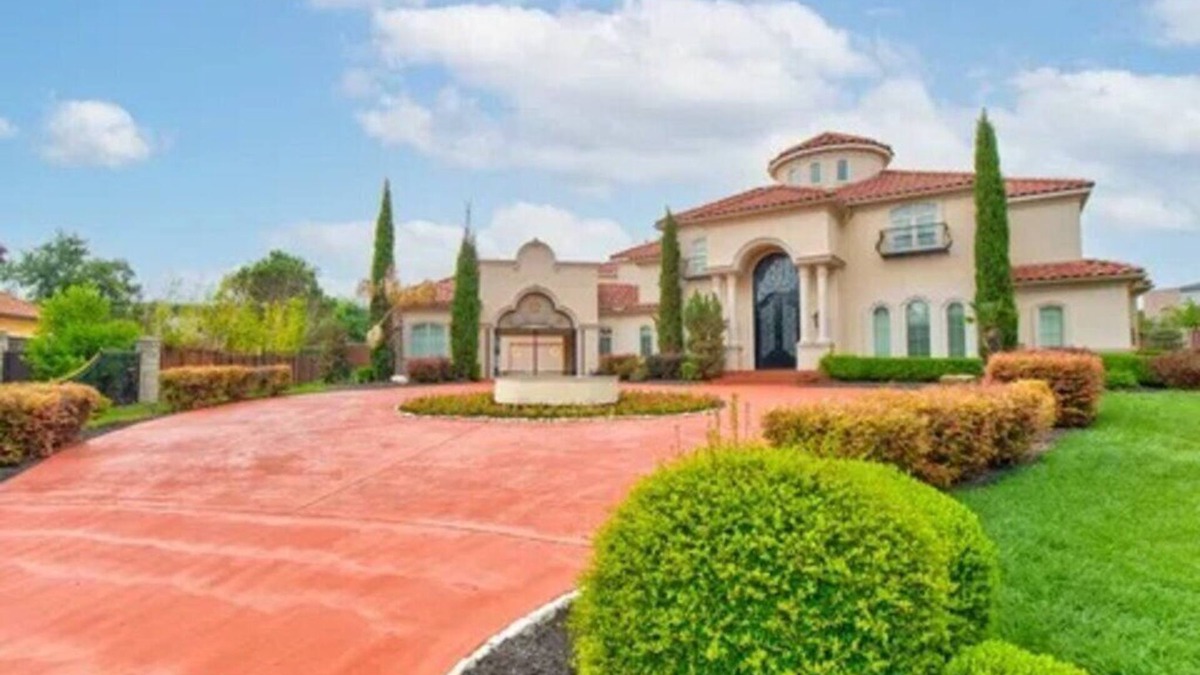 Weston Villa | Mediterranean villa on acre lot in W Plano-5 mins from Legacy West, Frisco Star,