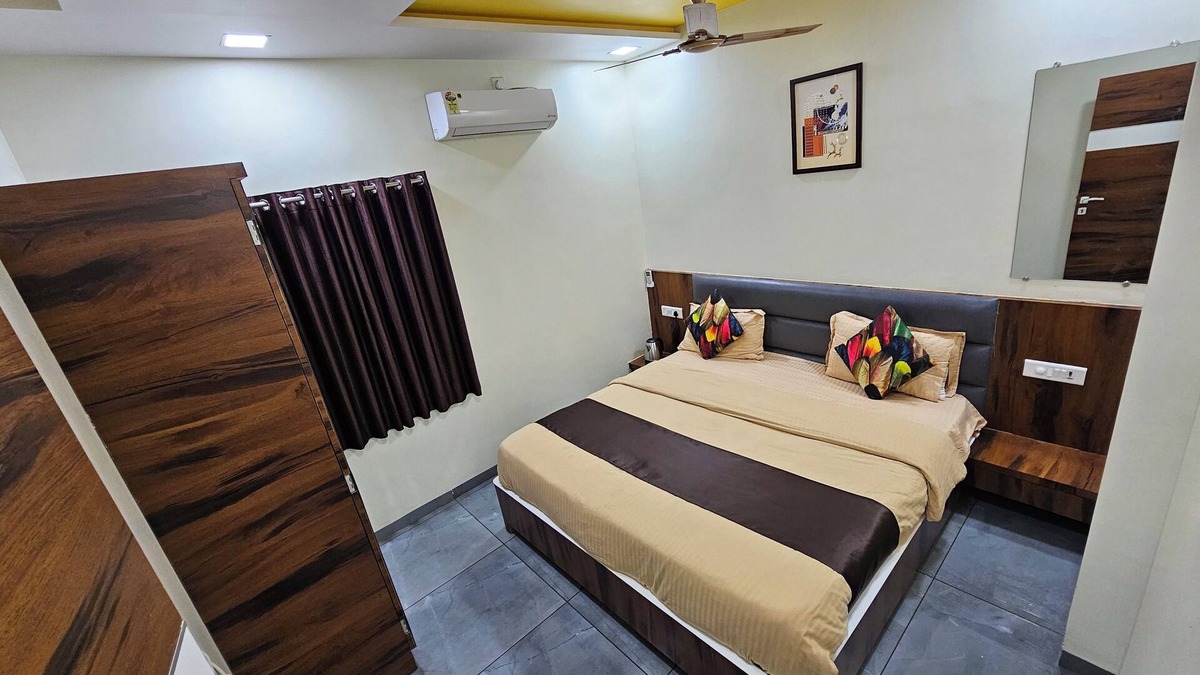 Panchgani Apartment | Meera's NB & DB 1 - bedroom apartment with WiFi and AC in picturesque Panchgani