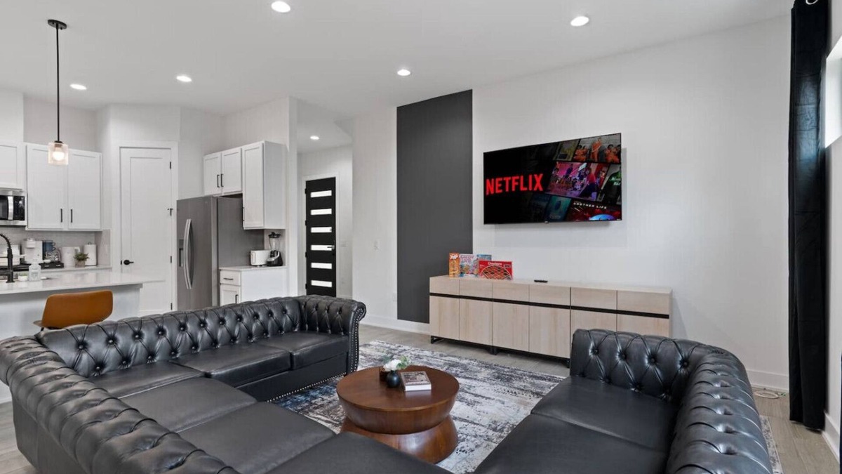MLK Apartment | Mega Lux Combined Unit - Up to 36 Guests