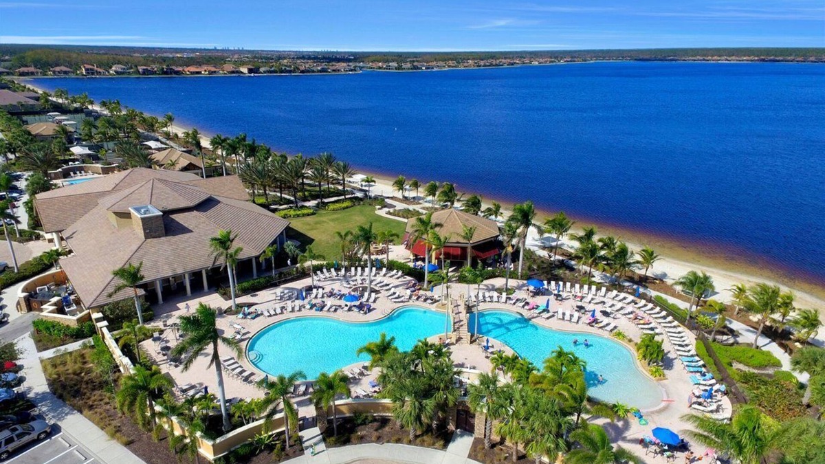 Naples House | MEGA-Luxury Waterfront House 4 bed/4 bath w/Private Pool in 5☆ Resort Community