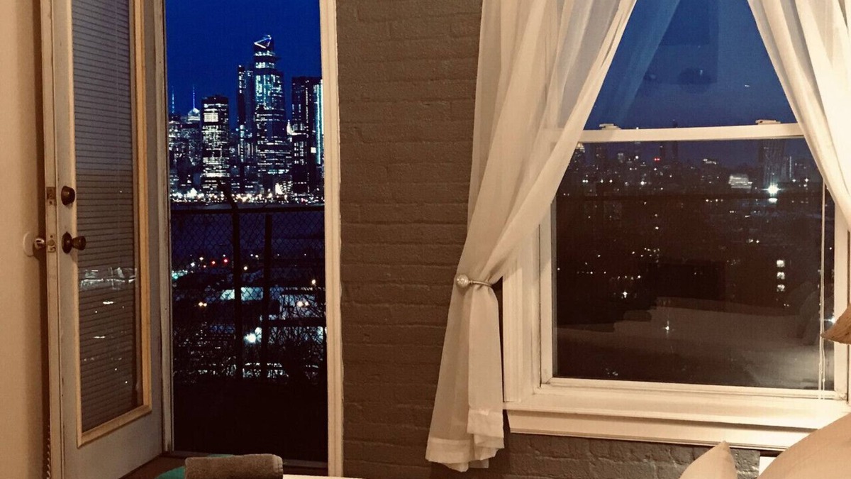 Union City Apartment | Mega Stunning Skyline View - APT 4-5 Combination - Sleeps 25 - 15 mins to NYC