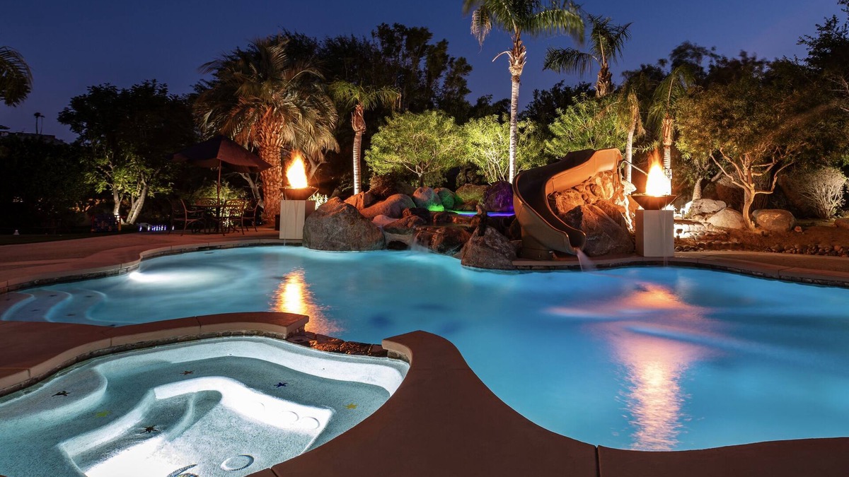 Palm Desert Villa | MEGA VILLA: Exquisite Backyard Oasis + Endless Fun! EV Charger ⭐️⭐️⭐️⭐️⭐️