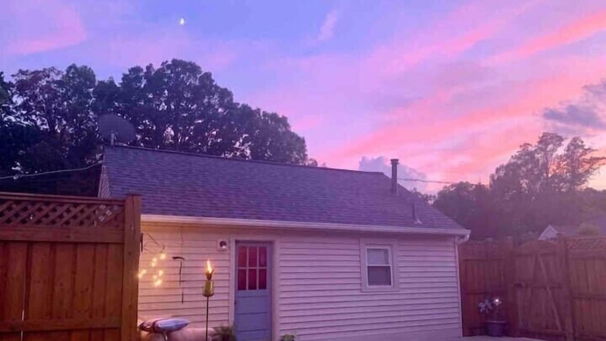 Lincolnia Cottage | Megan's Entire Cottage Studio Located 10 Minutes From D.C. With Private Parking