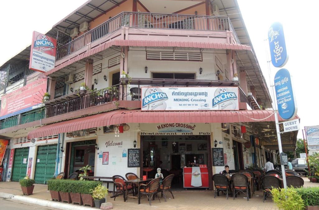 Kampong Cham House | Mekong Crossing Guesthouse - Restaurant & Pub