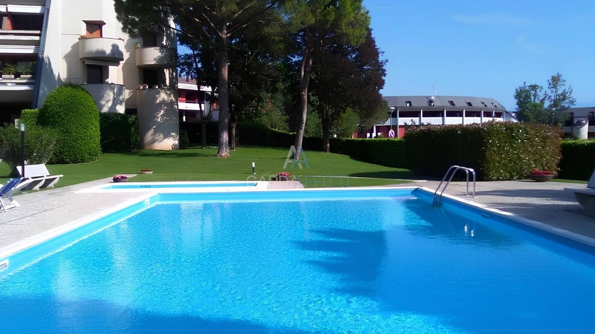 San Martino della Battaglia Resort | Mela Apartment - Pool and lake view in Desenzano