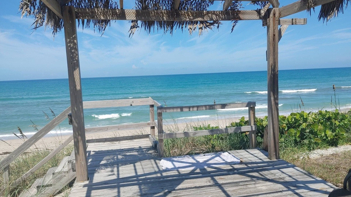 Melbourne Beach House | Melbourne Beach Florida Ocean front 2 houses plus an apt. sleeps 18