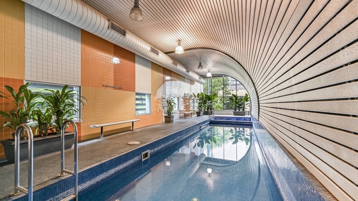 Melbourne Central Business District Apartment | Melbourne CBD 2BR Apt with Pool & Gym Access