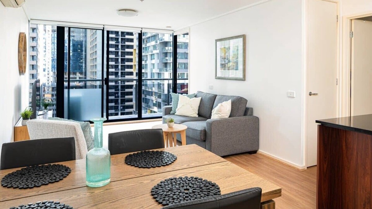 Melbourne Central Business District Apartment | Melbourne Near Southern Cross Station Pool & Gym