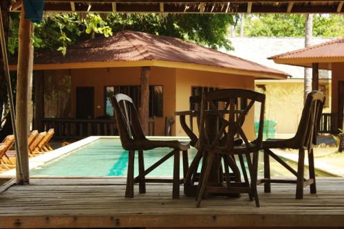 Ban Thalane Resort | Melina Beach Front Bungalows