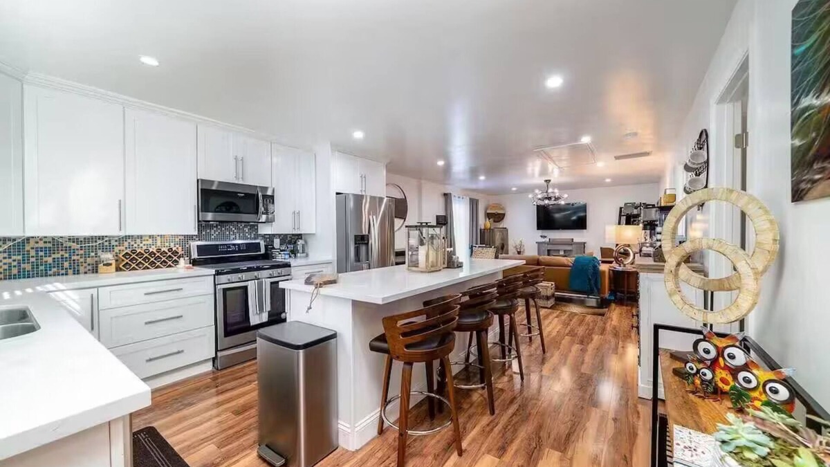 Vista House | Melrose 2 BR w/large kitchen + fireplace + patio