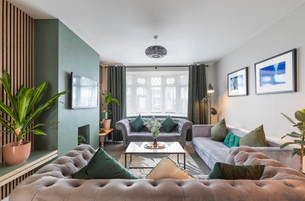 Portslade House | Melrose- Beautiful 4 Bedroom Home With Parking