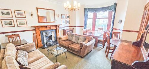 Inverness City Centre House | Melrose Villa 11 Bedroom House