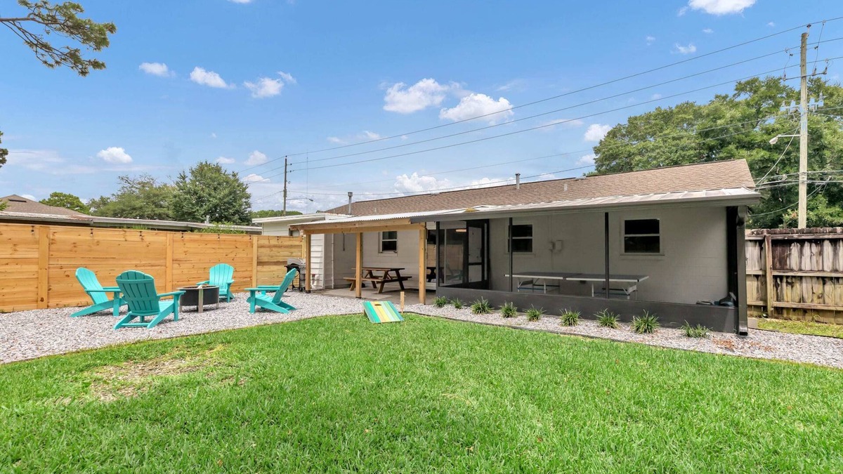 Fort Walton Beach House | Memorial House: Ping Pong, Grill, Arcade and Beach