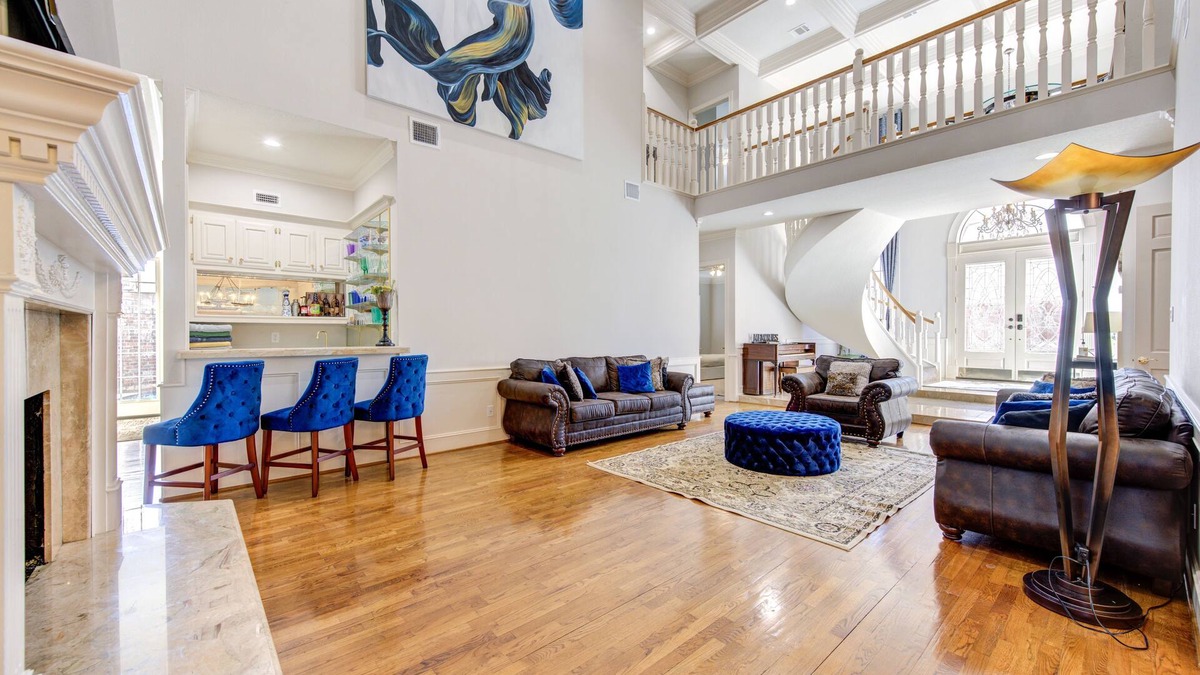 Houston House | Memorial Med Ctr/Galleria/Rice: Spacious 5 Bdrm Pool Theatre